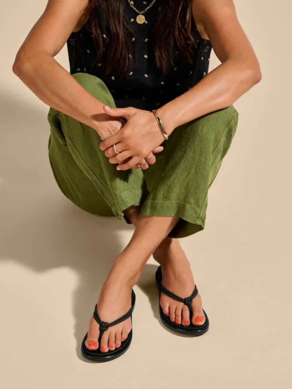 New OluKai Women's Aka Beach Summer Black Sandals NWT